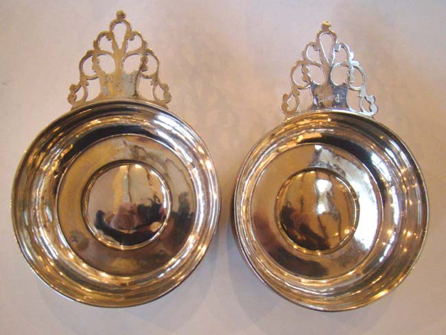 A rare pair of American Porringers by Samuel Casey, South Kingston, Rhode Island, circa 1750
